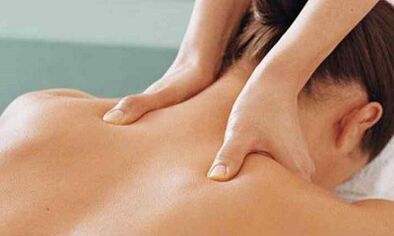 Massage an dromlaigh cheirbheacs le osteochondrosis