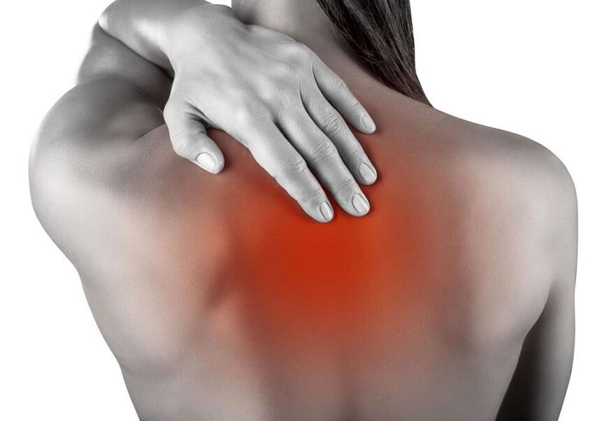 pian idir na lanna ghualainn le osteochondrosis thoracach