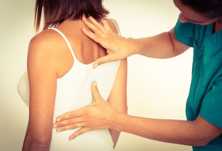 scrúdú ag speisialtóir le haghaidh osteochondrosis thoracach
