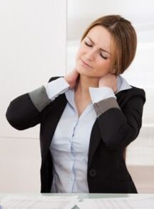 pian muineál mar gheall ar osteochondrosis